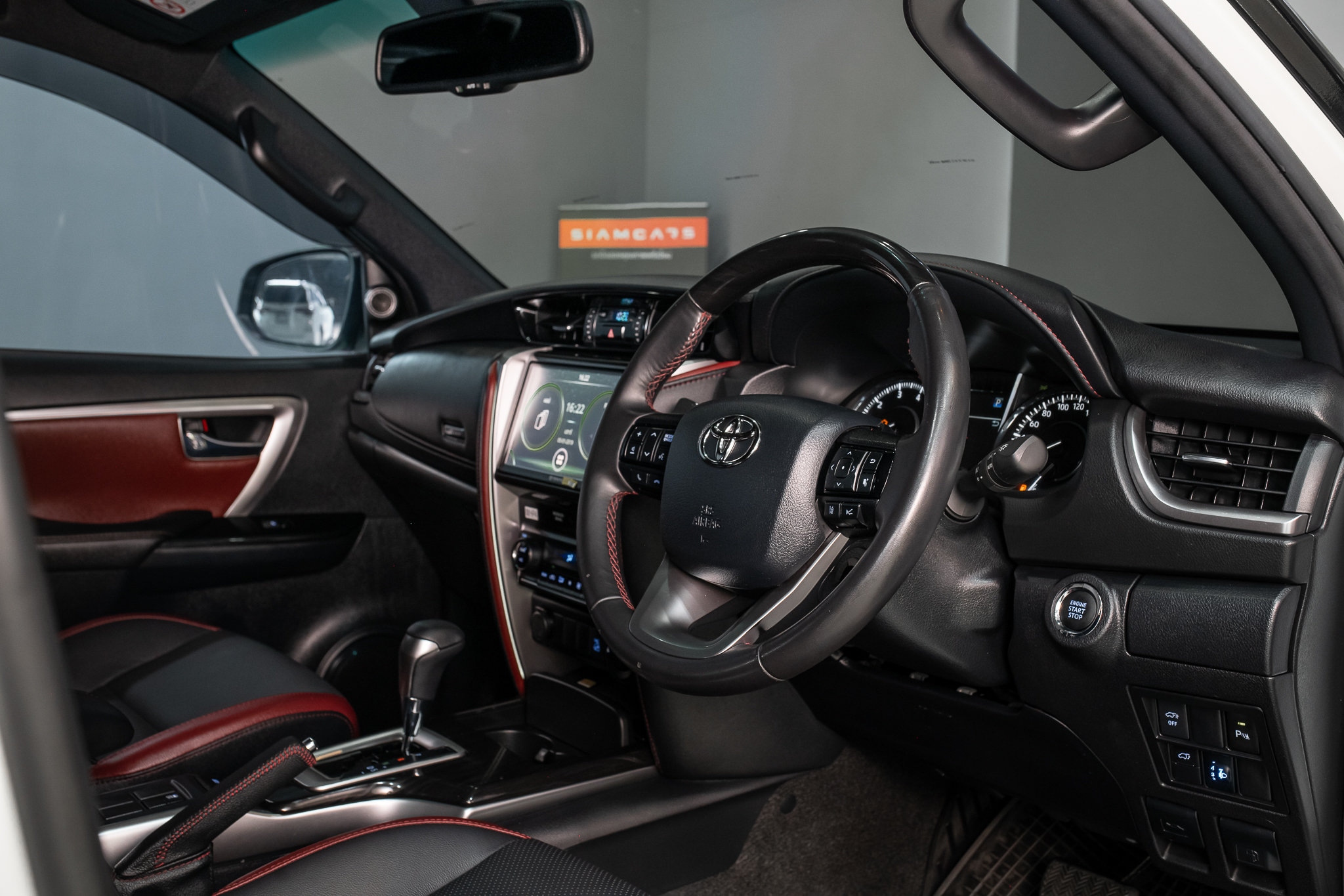Toyota Fortuner 2.4 Legender SUV AT 2022