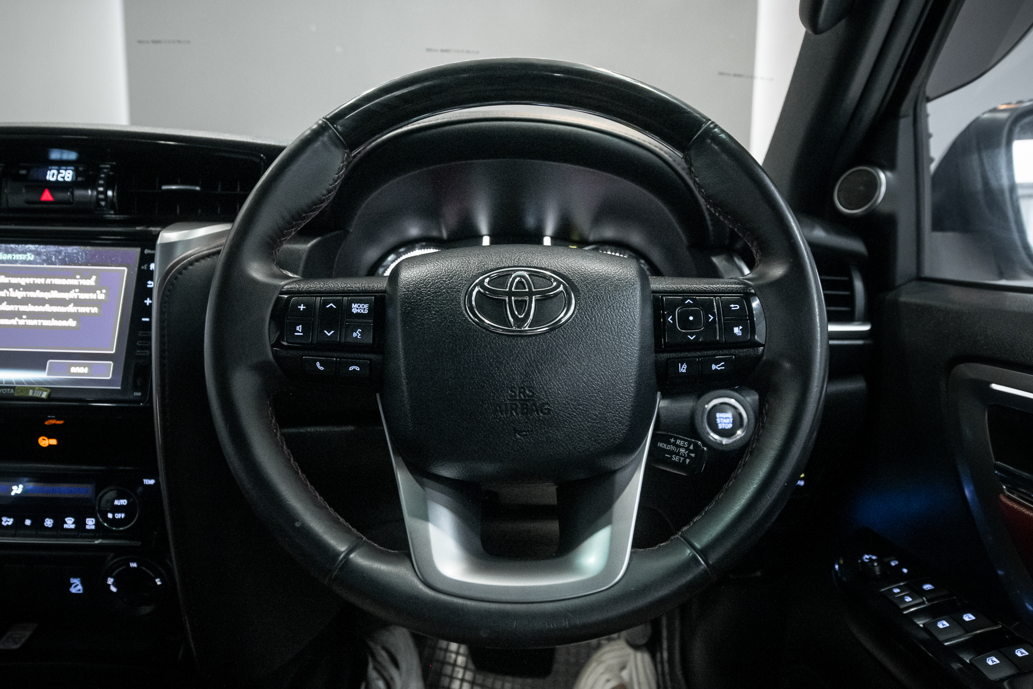 Toyota Fortuner 2.4 Legender SUV AT 2022