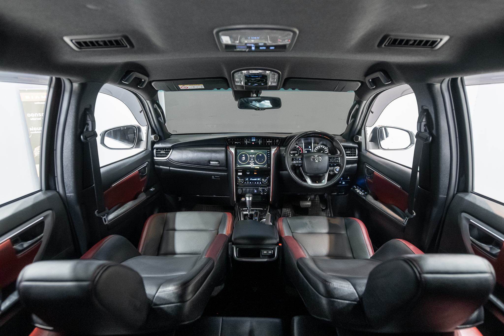 Toyota Fortuner 2.4 Legender SUV AT 2022
