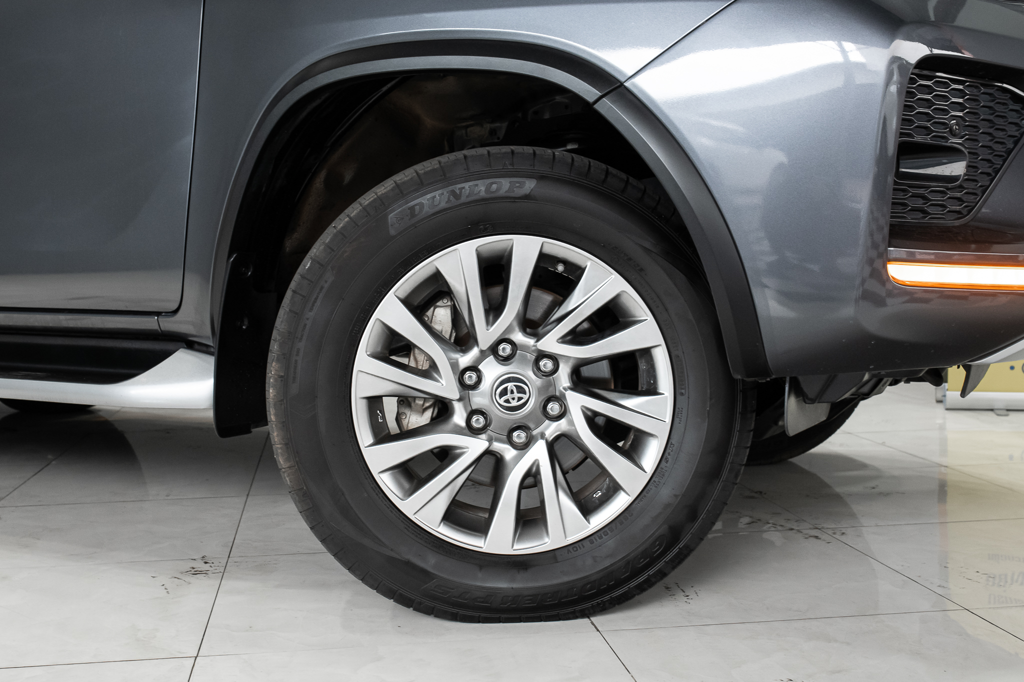 Toyota Fortuner 2.4 V SUV AT 2021