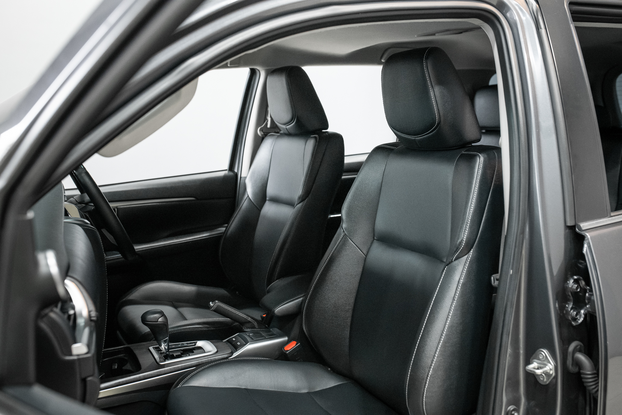 Toyota Fortuner 2.4 V SUV AT 2021