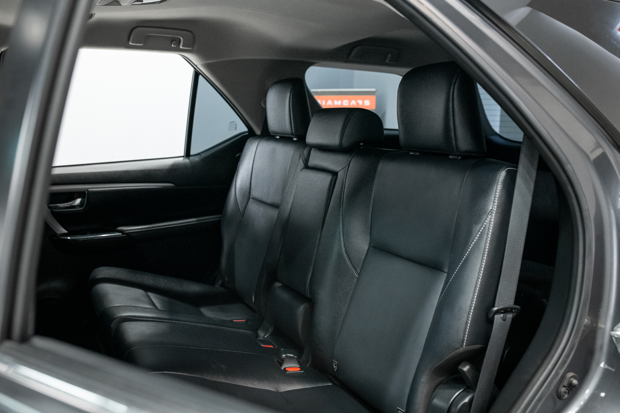 Toyota Fortuner 2.4 V SUV AT 2021