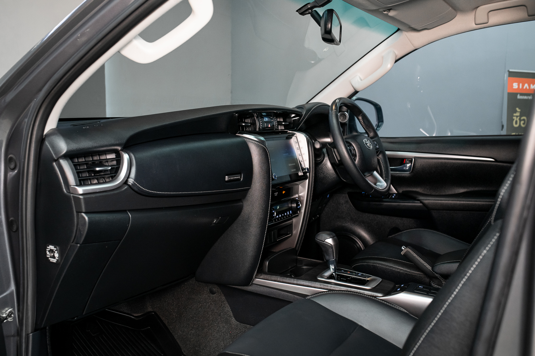 Toyota Fortuner 2.4 V SUV AT 2021