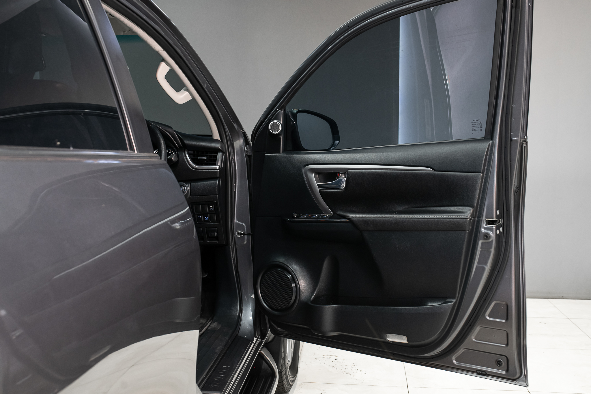 Toyota Fortuner 2.4 V SUV AT 2021