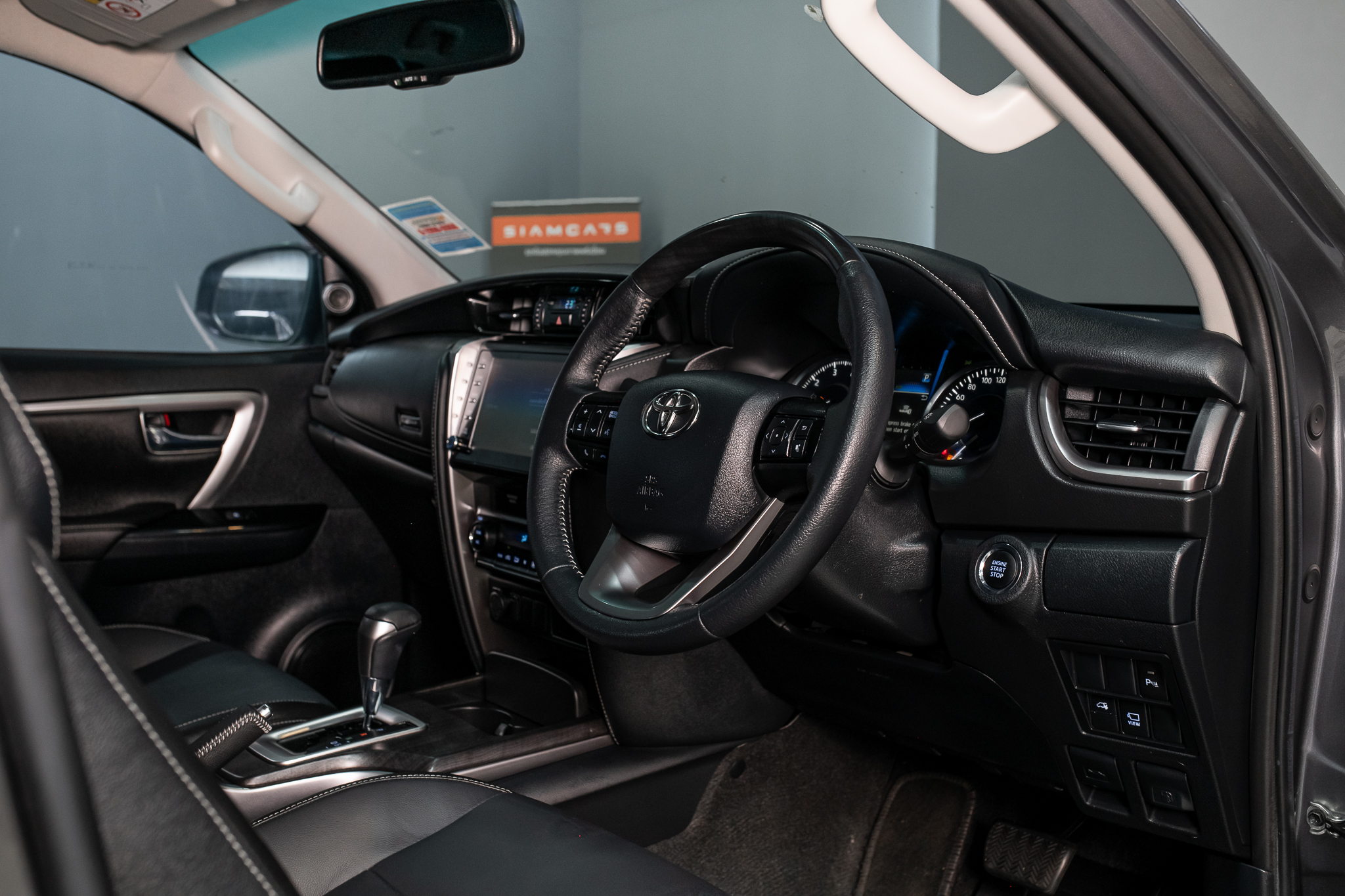 Toyota Fortuner 2.4 V SUV AT 2021