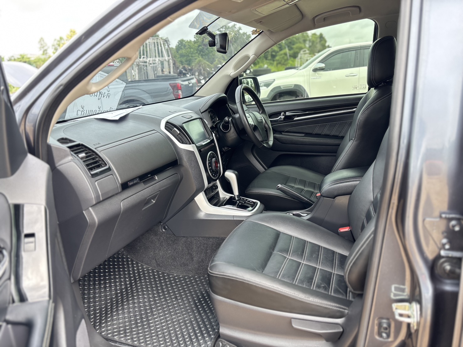 ISUZU MU-X 3.0 DA DAD 2WD AT ปี 2019