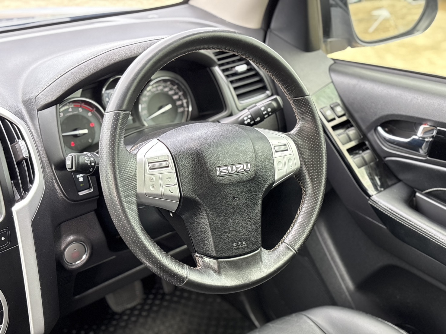 ISUZU MU-X 3.0 DA DAD 2WD AT ปี 2019