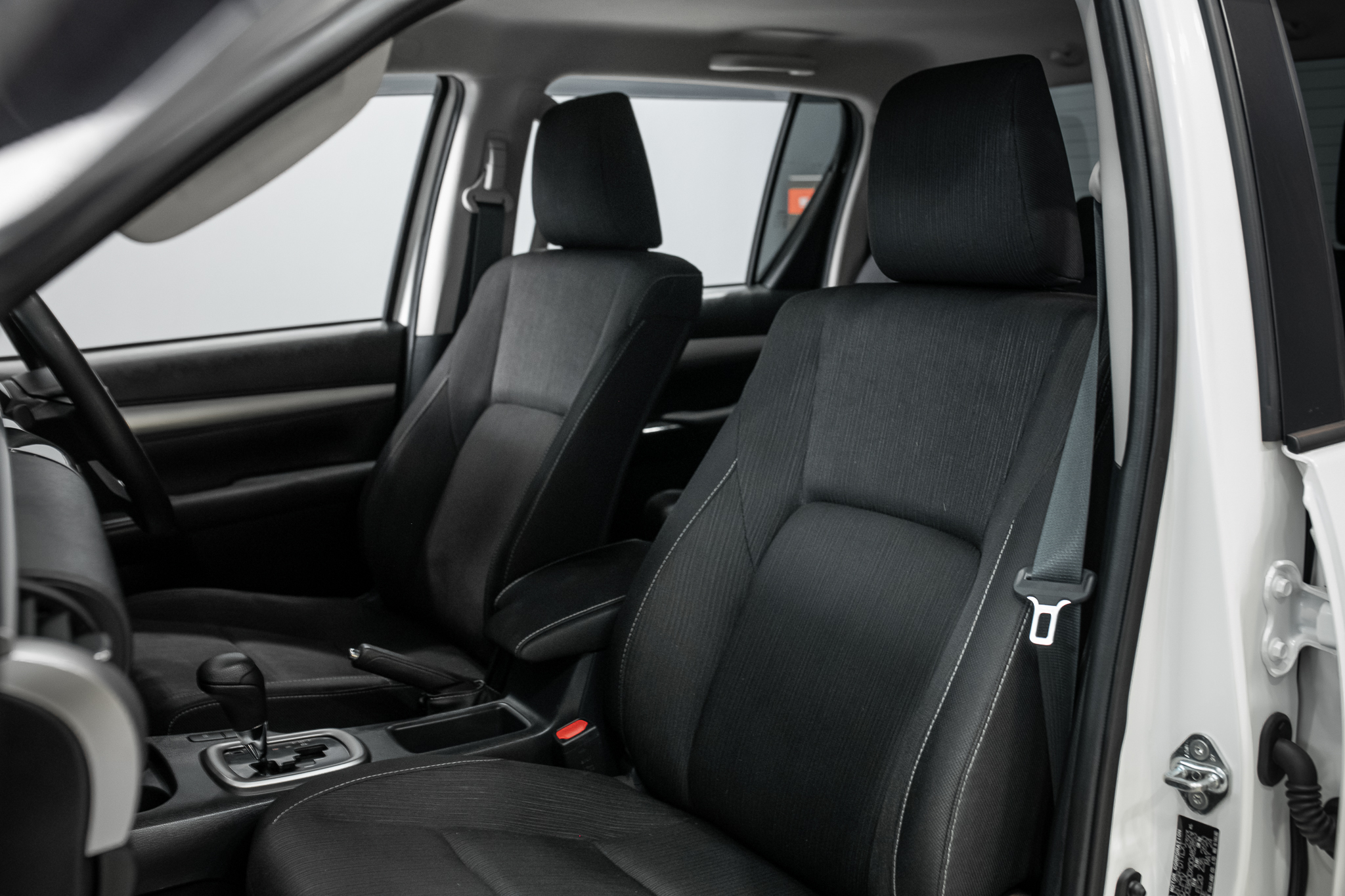 Toyota Hilux Revo Double Cab 2.4 Mid Prerunner AT 2024