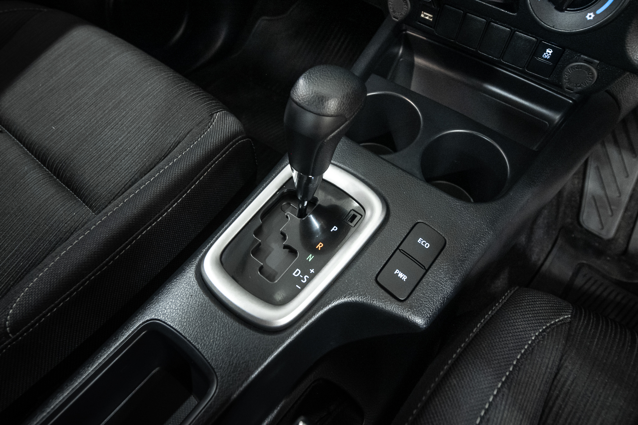 Toyota Hilux Revo Double Cab 2.4 Mid Prerunner AT 2024