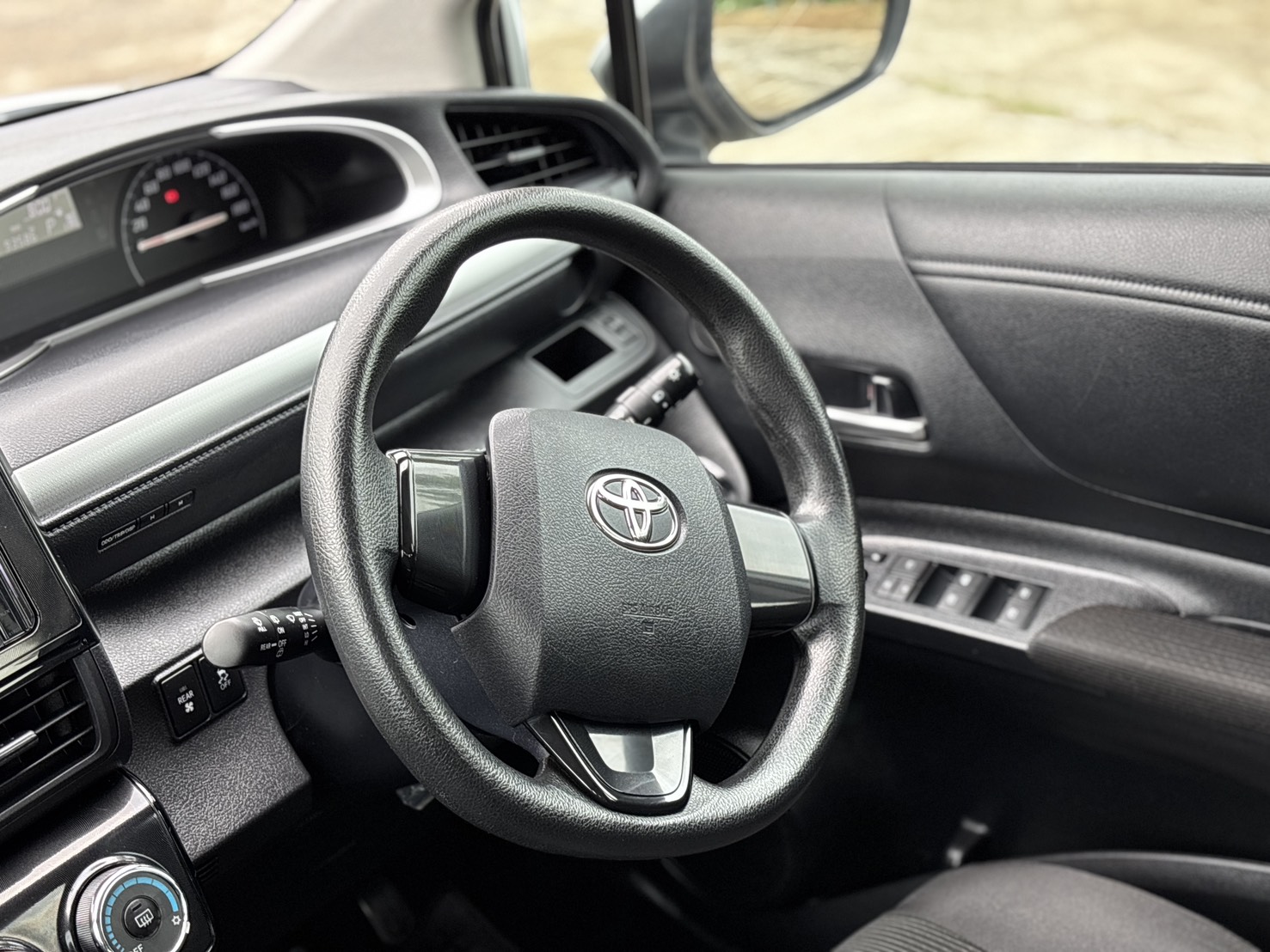 Toyota Sienta 1.5 G SUV AT 2020