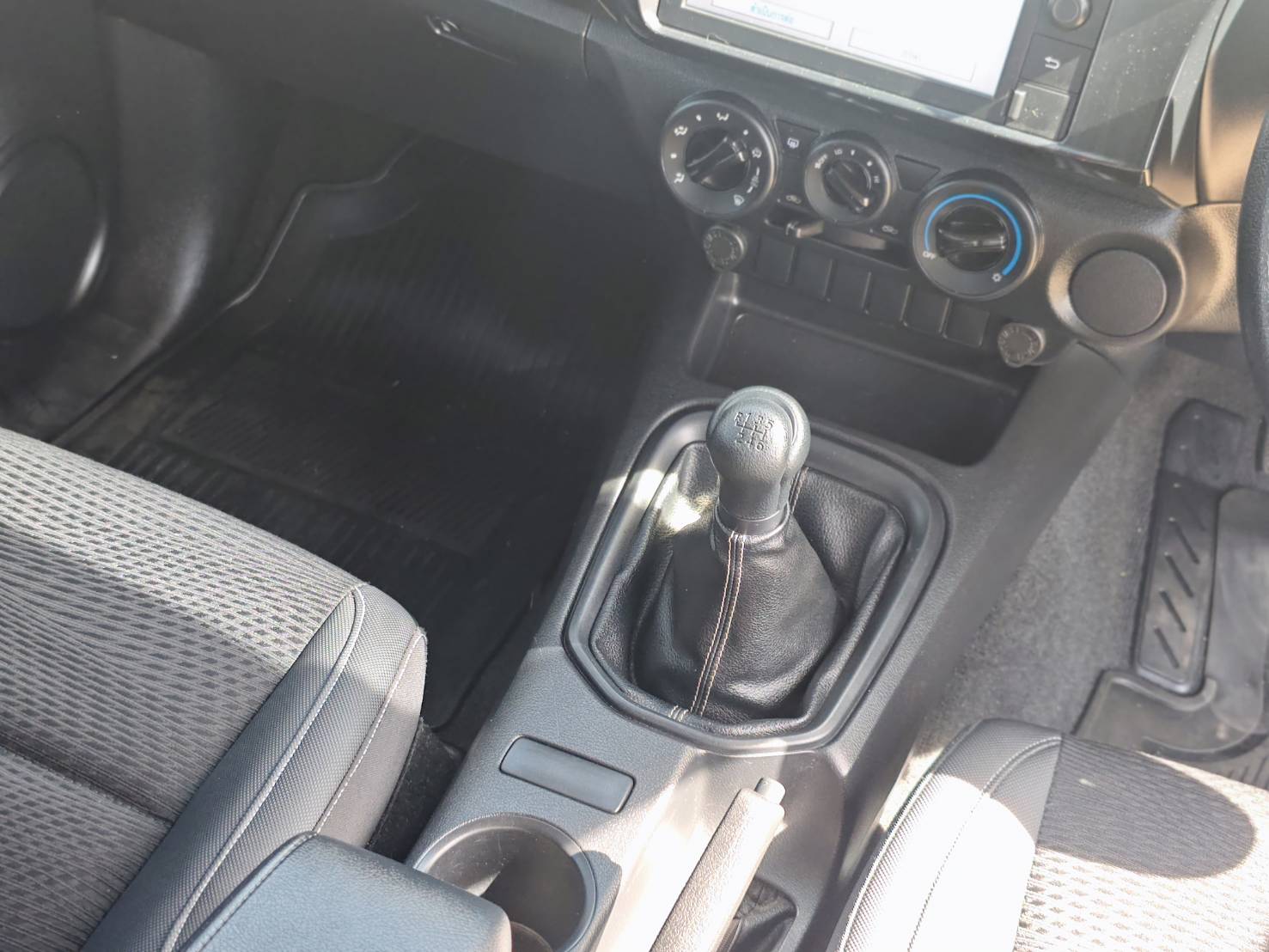 Toyota Hilux Revo Smart Cab 2.4 Entry Z Edition MT 2020