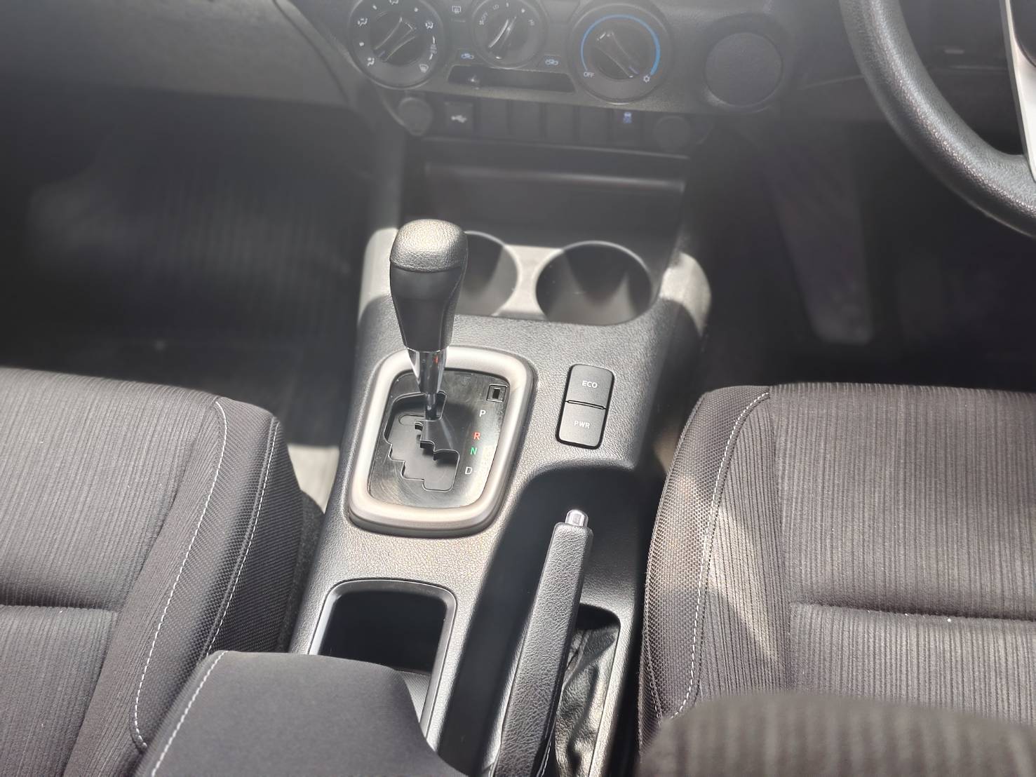 Toyota Hilux Revo Double Cab 2.4 Mid Prerunner AT 2024