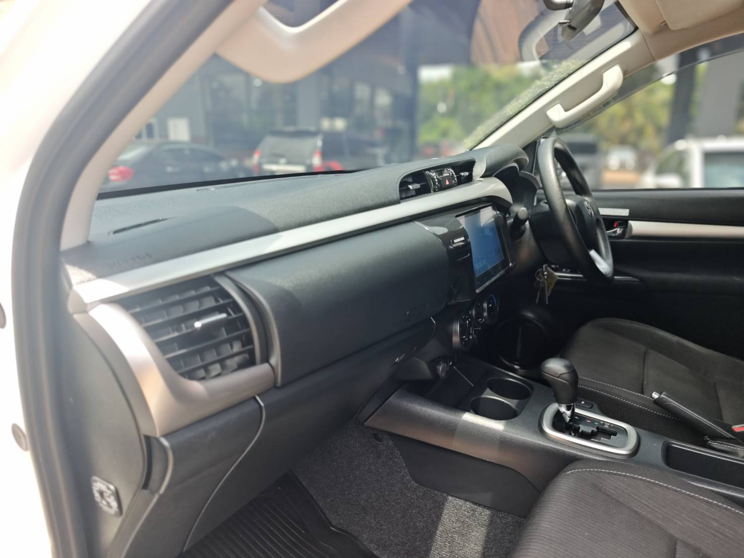 Toyota Hilux Revo Double Cab 2.4 Mid Prerunner AT 2024