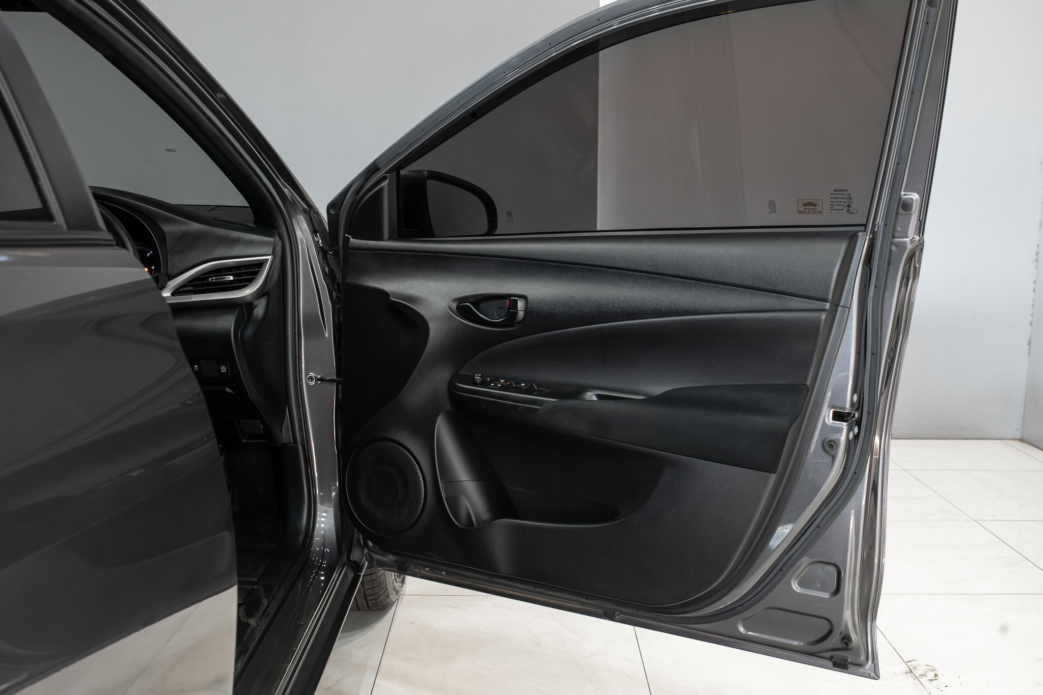 Toyota Yaris 1.2 Mid Hatchback AT 2020