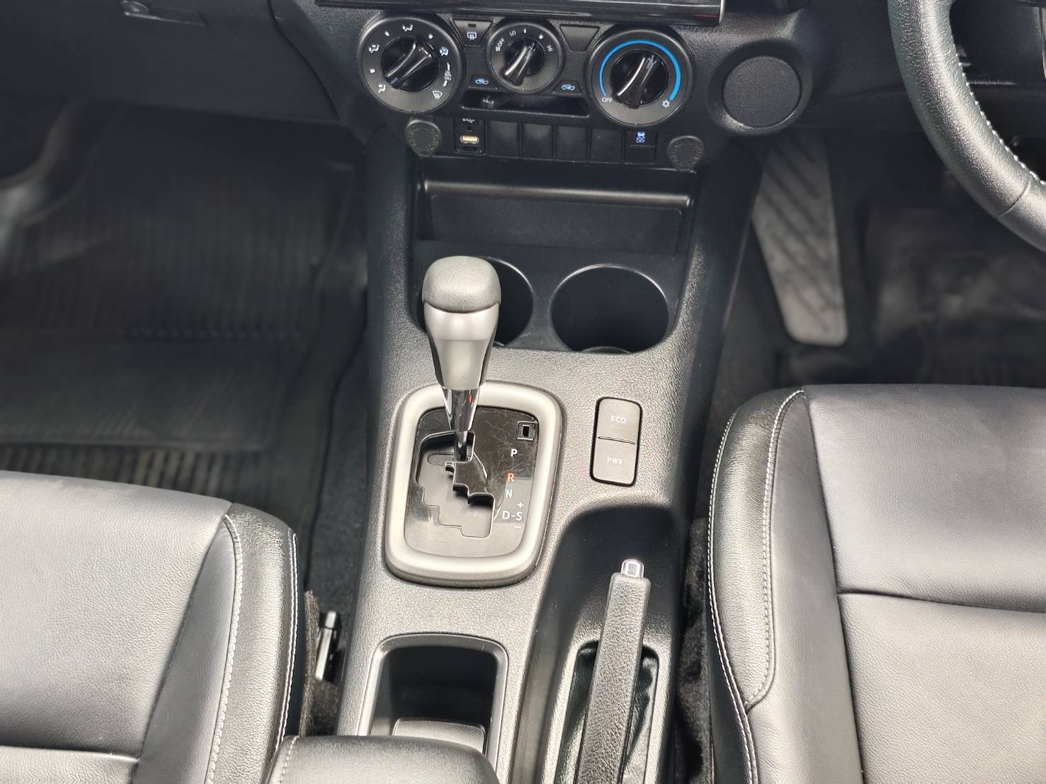 Toyota Hilux Revo Double Cab 2.4 Mid Prerunner AT 2022