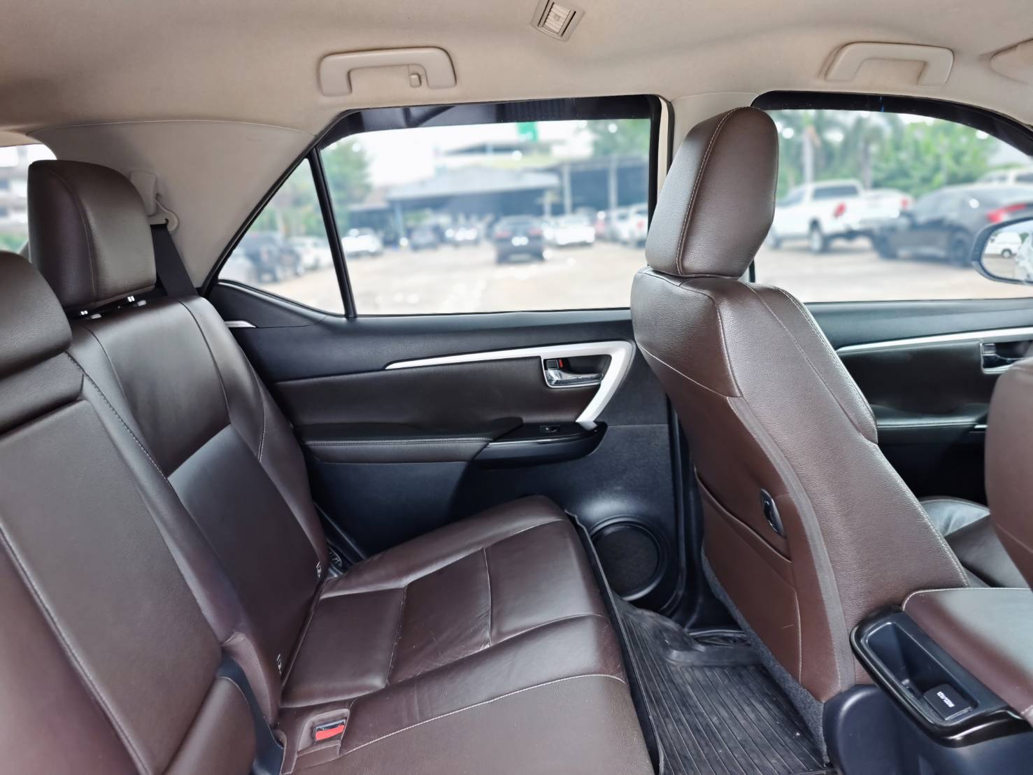 Toyota Fortuner 2.4 V SUV AT 2016