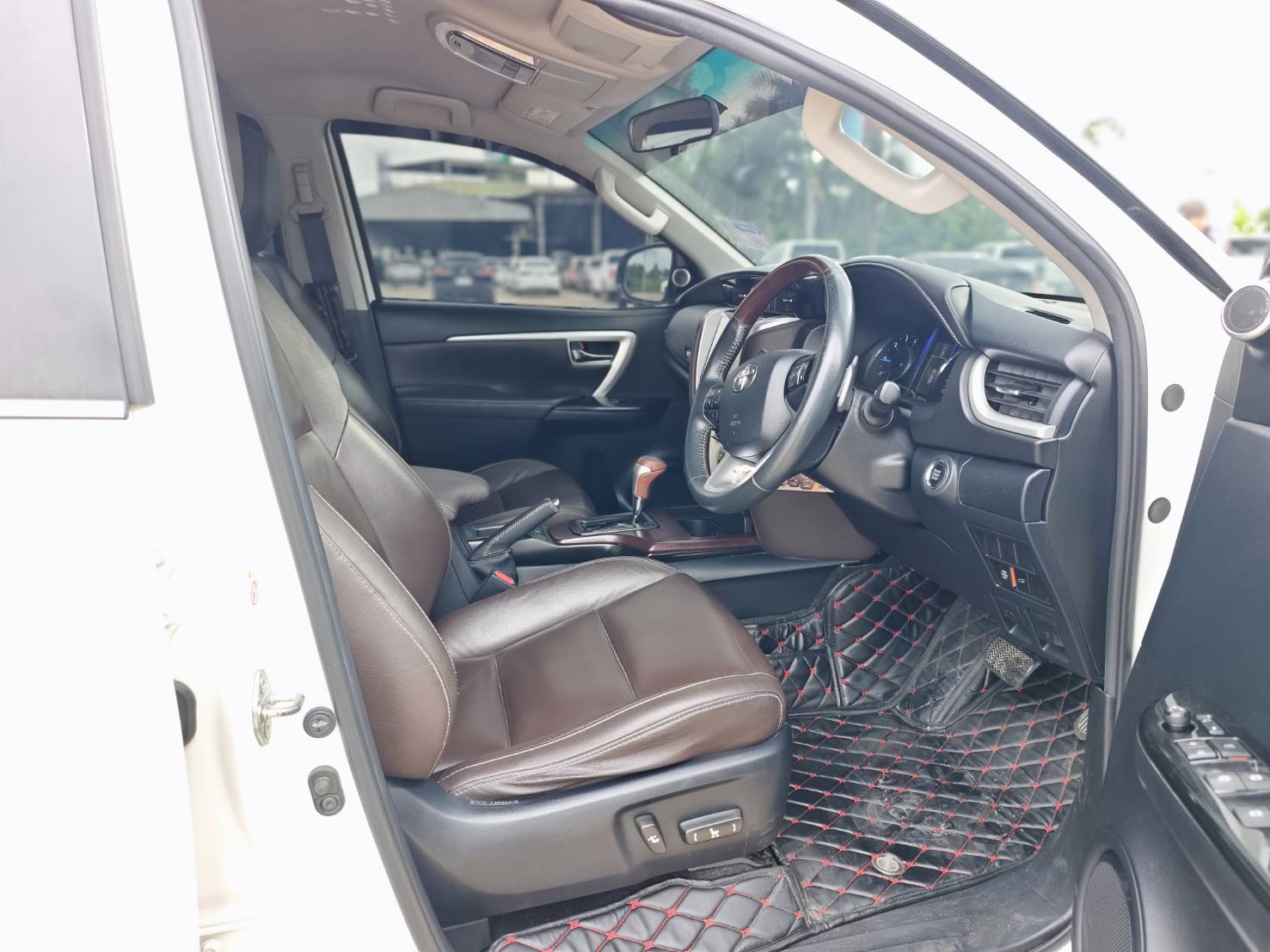 Toyota Fortuner 2.4 V SUV AT 2016
