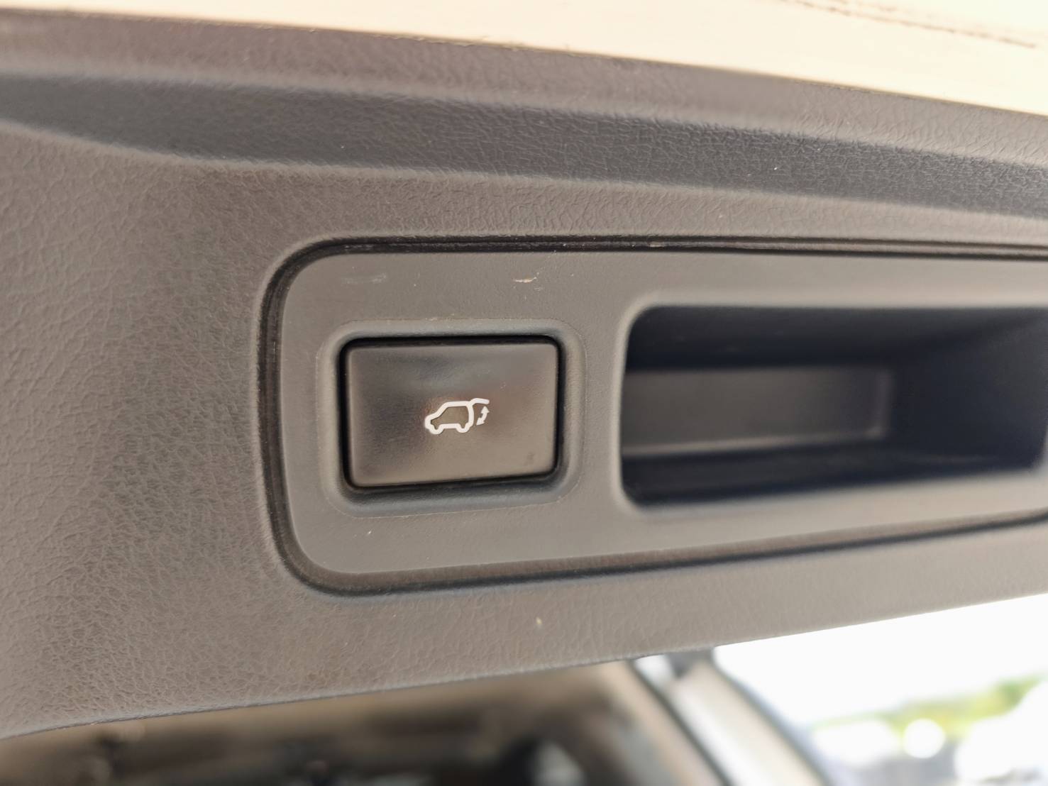Toyota Fortuner 2.4 V SUV AT 2016