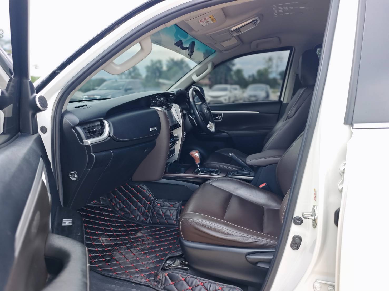 Toyota Fortuner 2.4 V SUV AT 2016