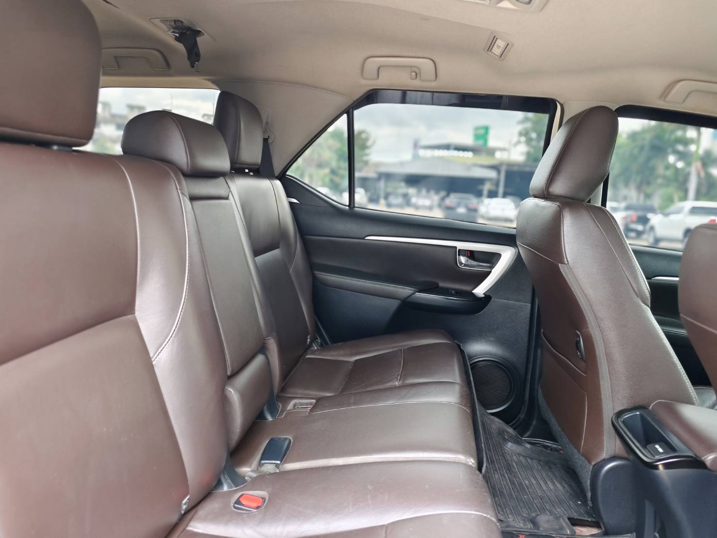 Toyota Fortuner 2.4 V SUV AT 2016