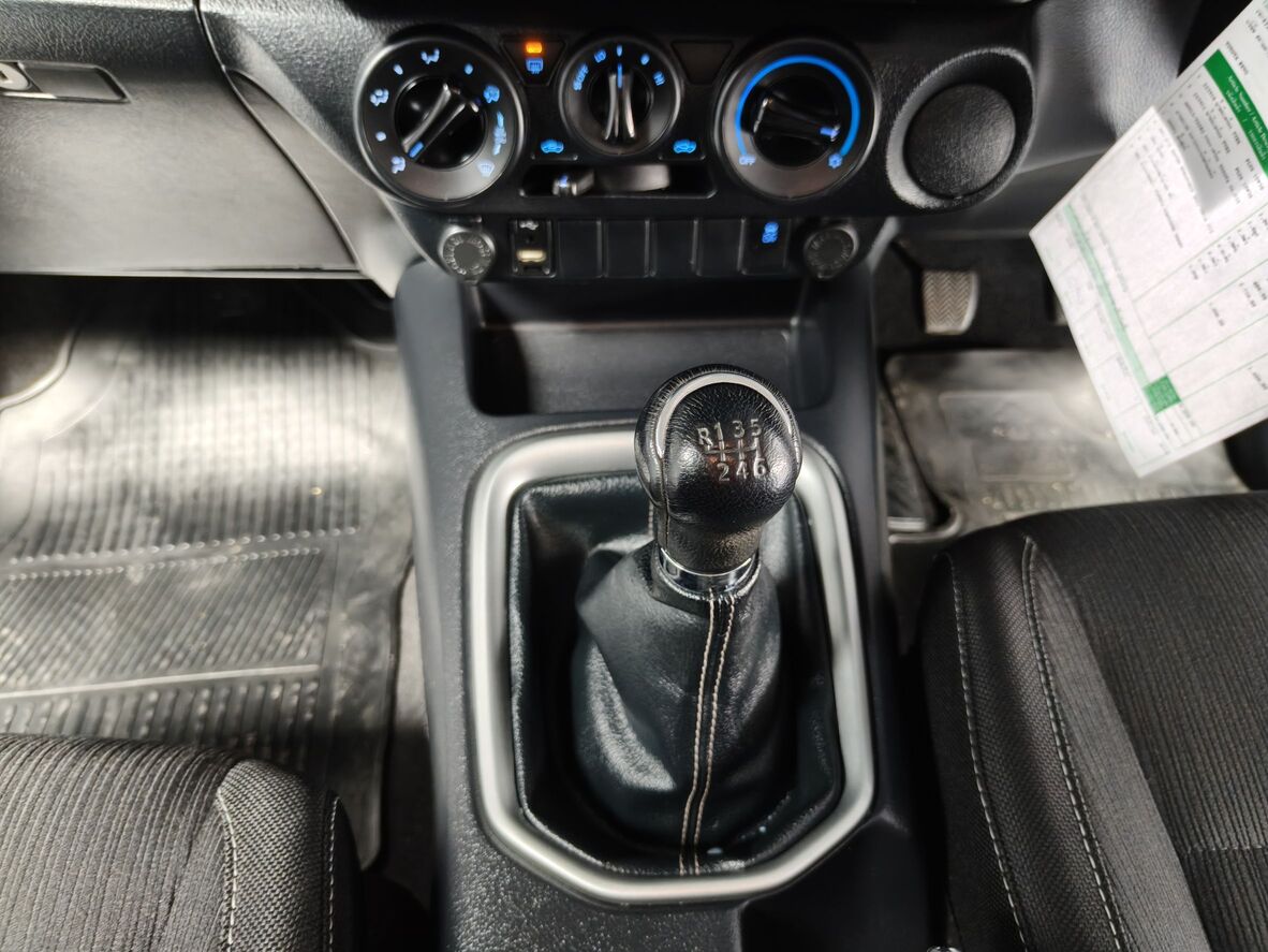 Toyota Hilux Revo Double Cab 2.4 Mid Prerunner MT 2021