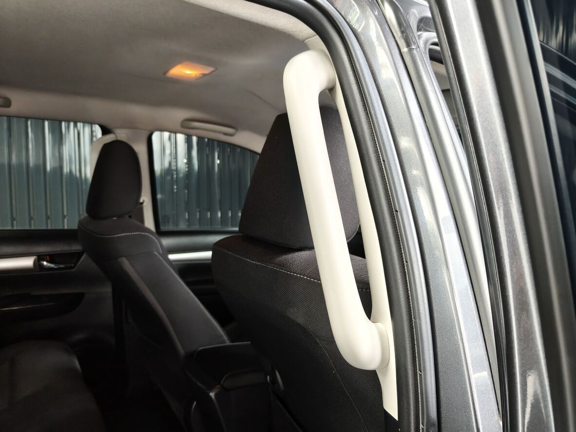 Toyota Hilux Revo Double Cab 2.4 Mid Prerunner MT 2021