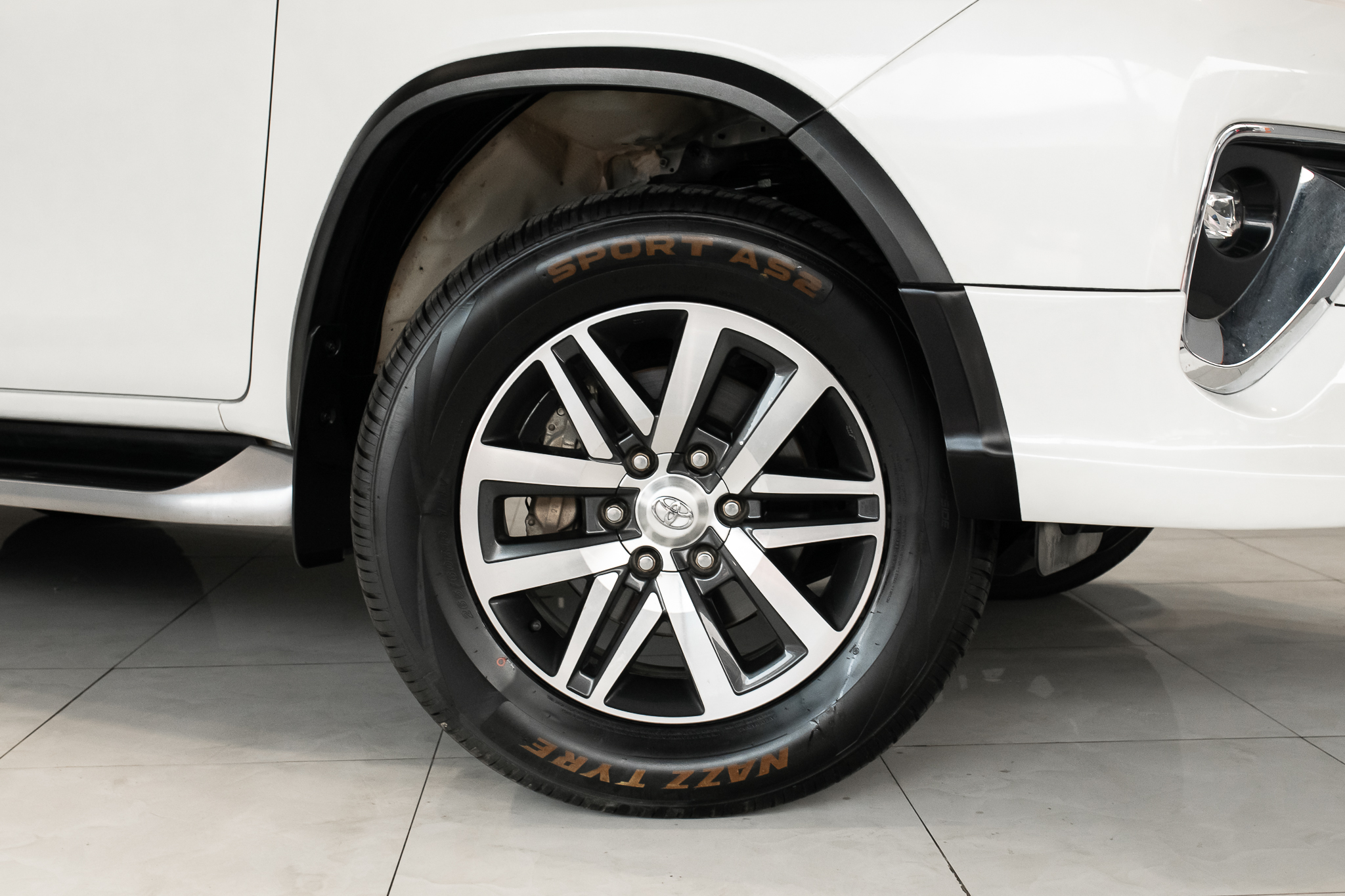 Toyota Fortuner 2.4 V SUV AT 2019
