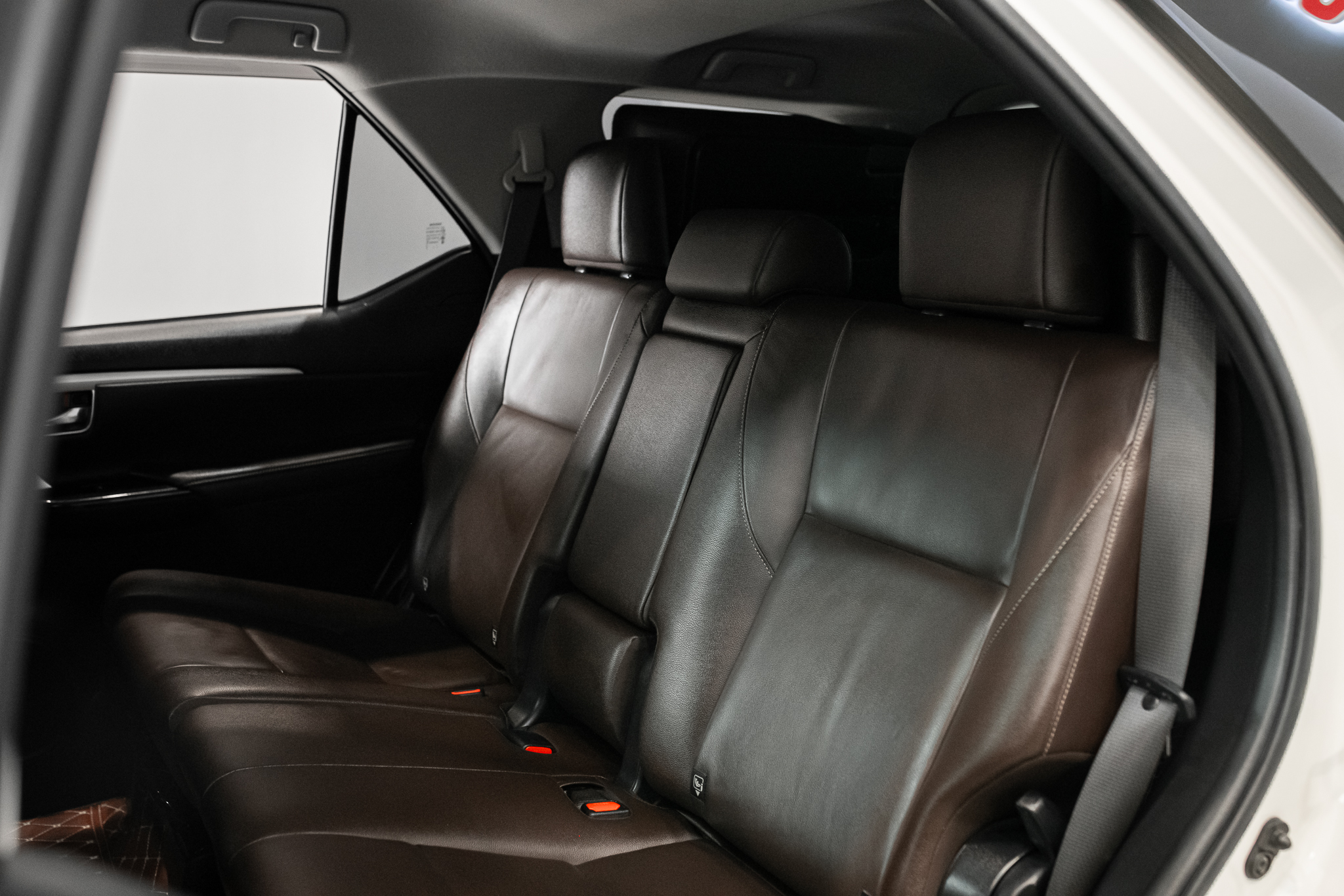 Toyota Fortuner 2.4 V SUV AT 2019