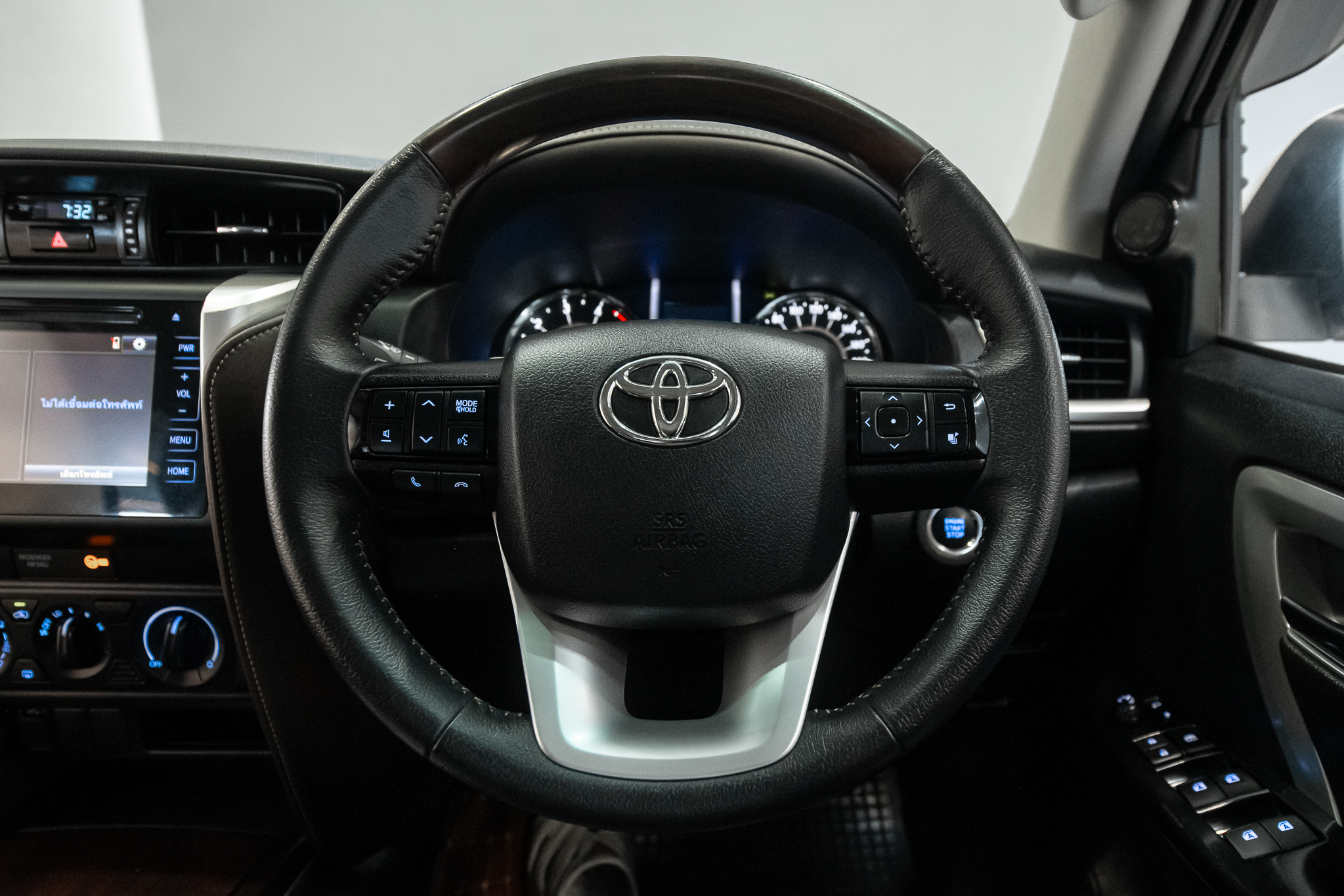 Toyota Fortuner 2.4 V SUV AT 2019