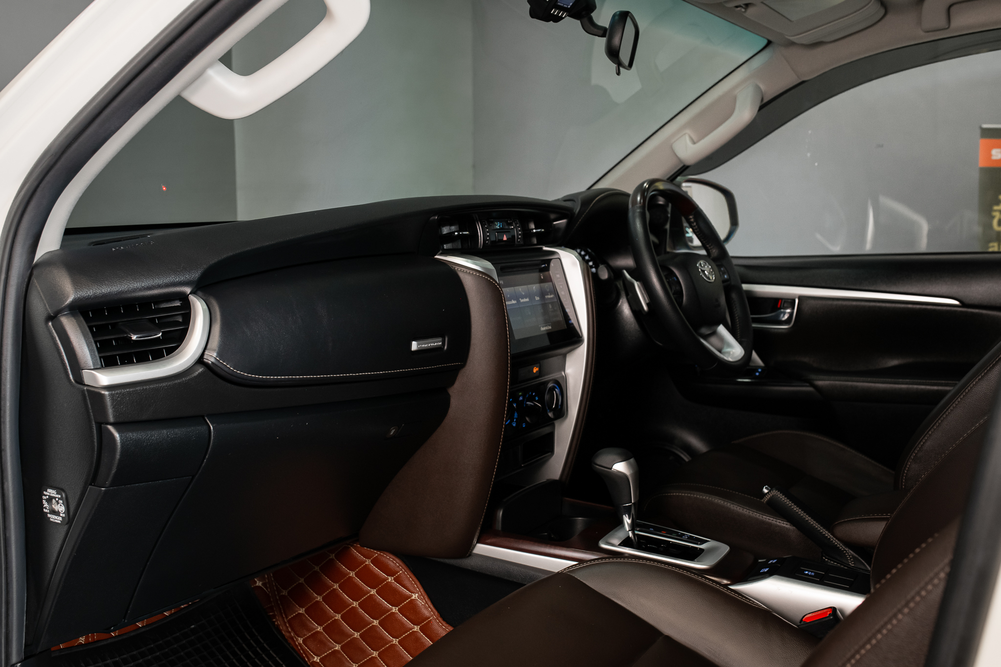 Toyota Fortuner 2.4 V SUV AT 2019