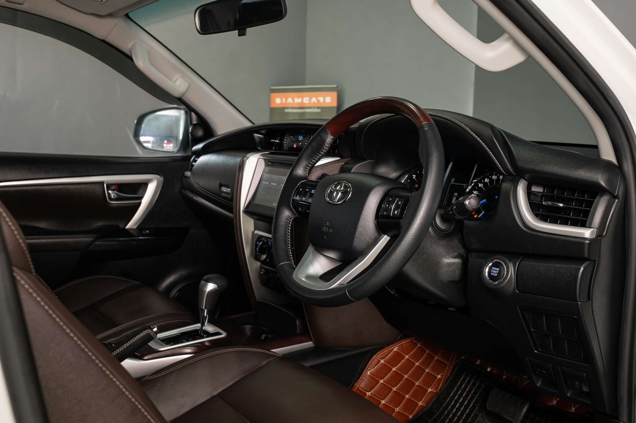 Toyota Fortuner 2.4 V SUV AT 2019