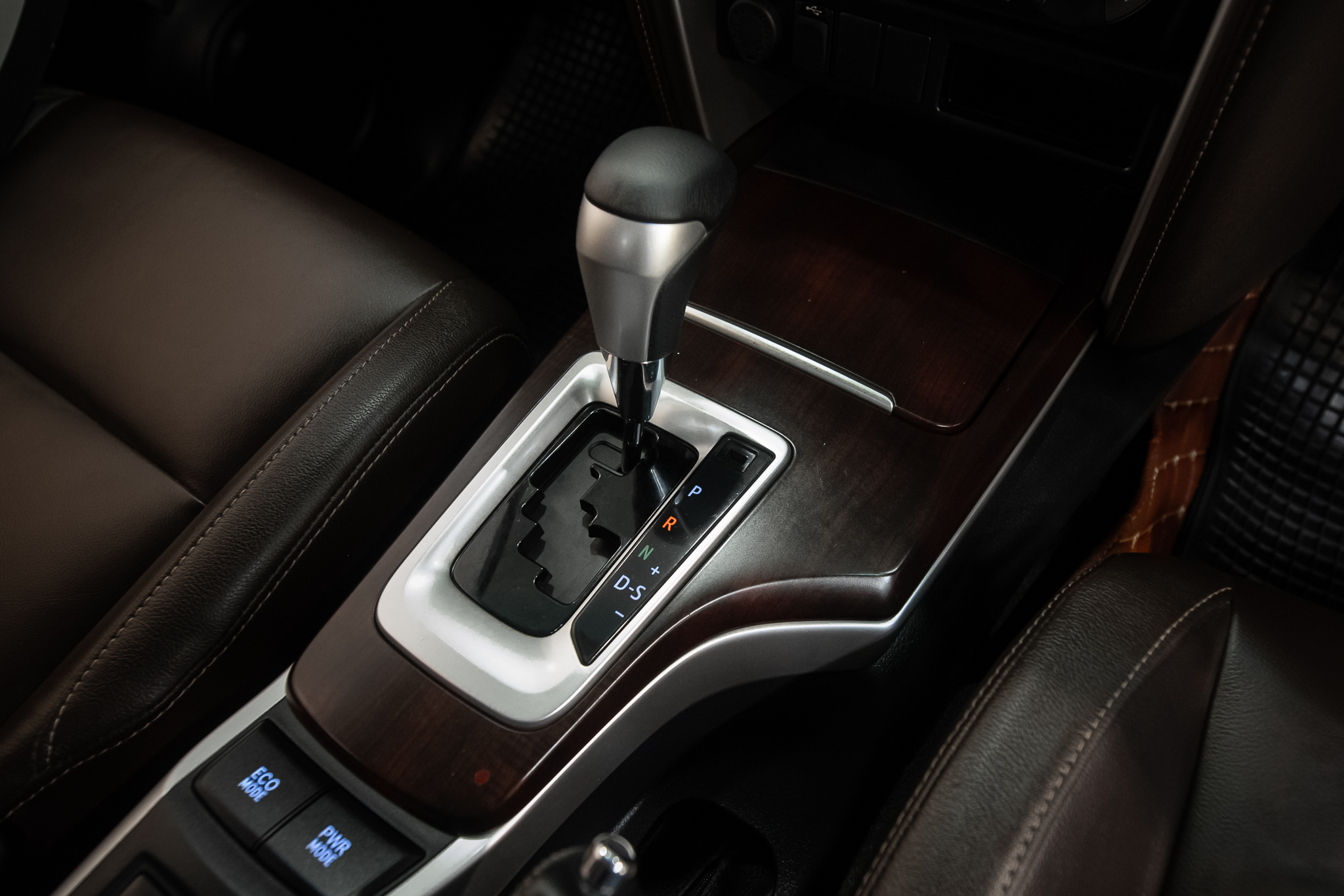 Toyota Fortuner 2.4 V SUV AT 2019