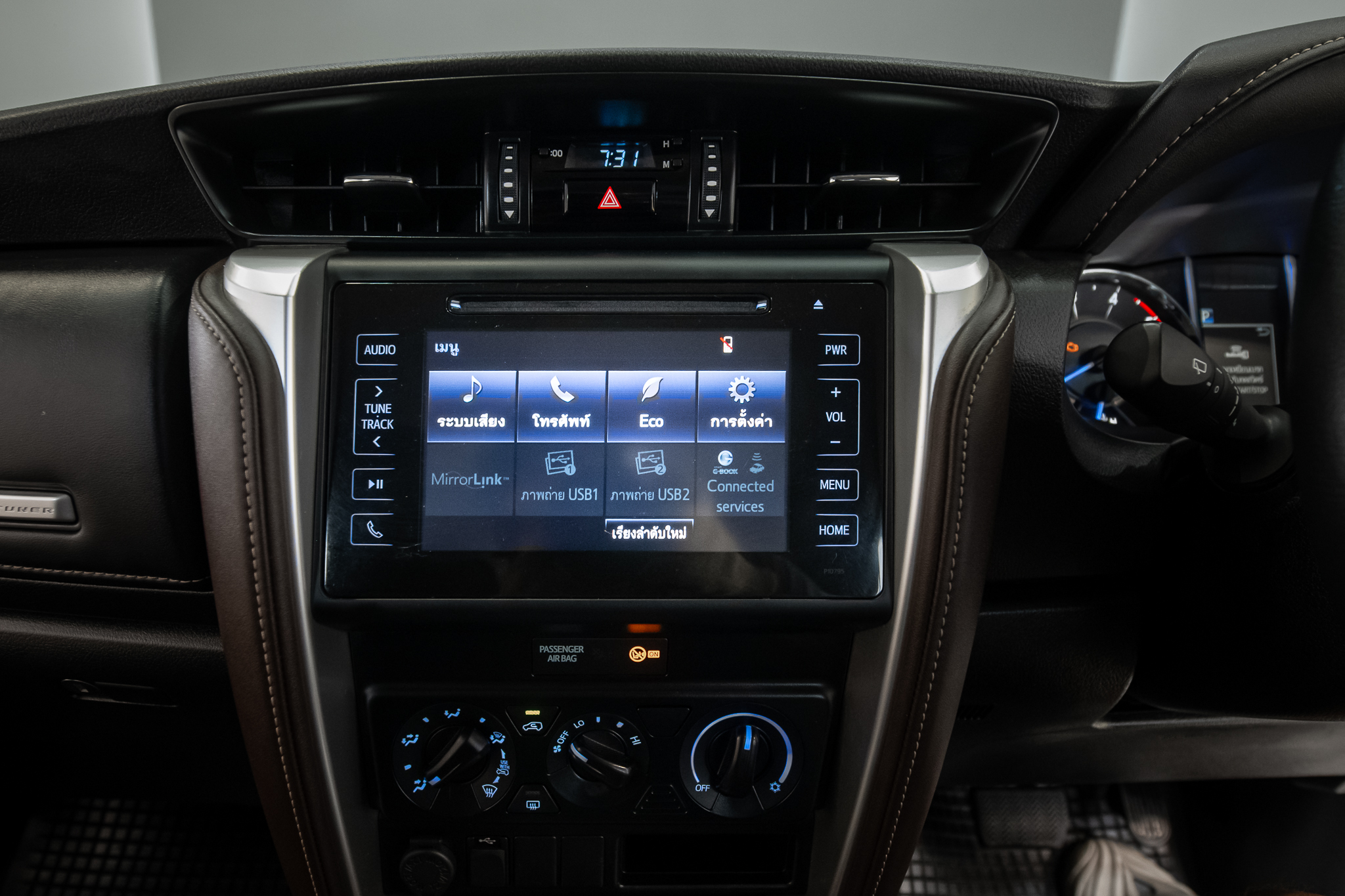 Toyota Fortuner 2.4 V SUV AT 2019