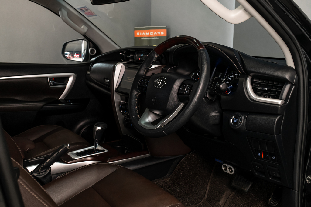 Toyota Fortuner 2.8 V SUV AT 2017
