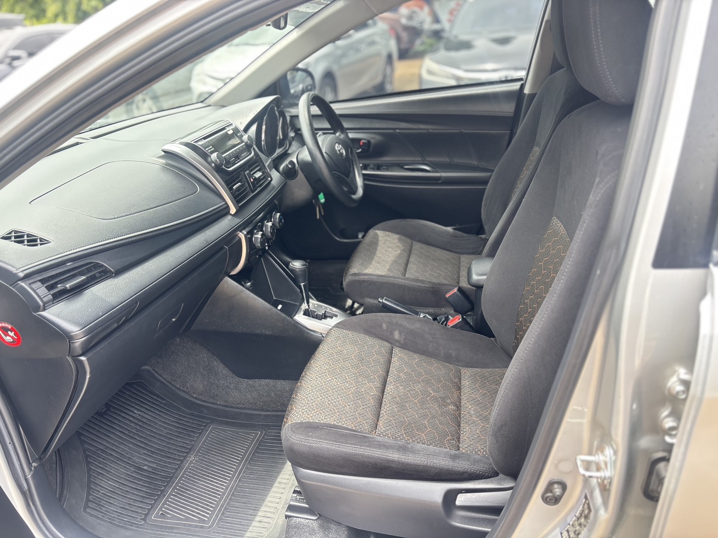 Toyota Vios 1.5 Mid Sedan AT ปี 2021