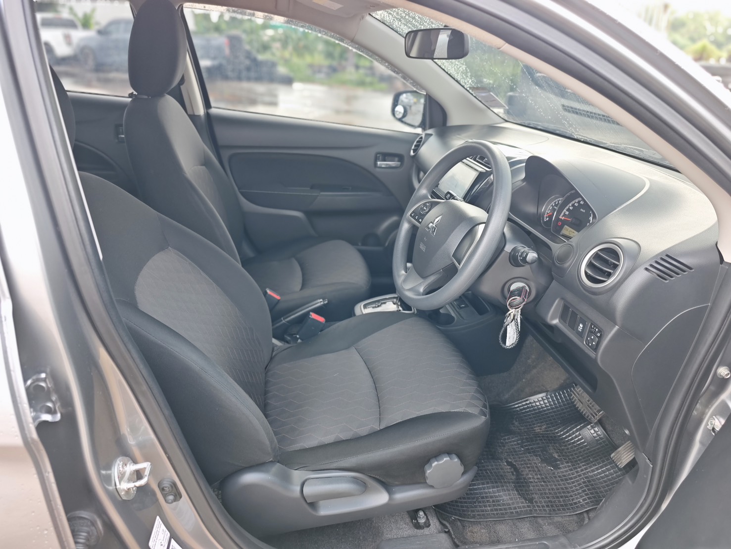 Mitsubishi Mirage 1.2 GLX Dynamic Shield Hatchback AT 2021