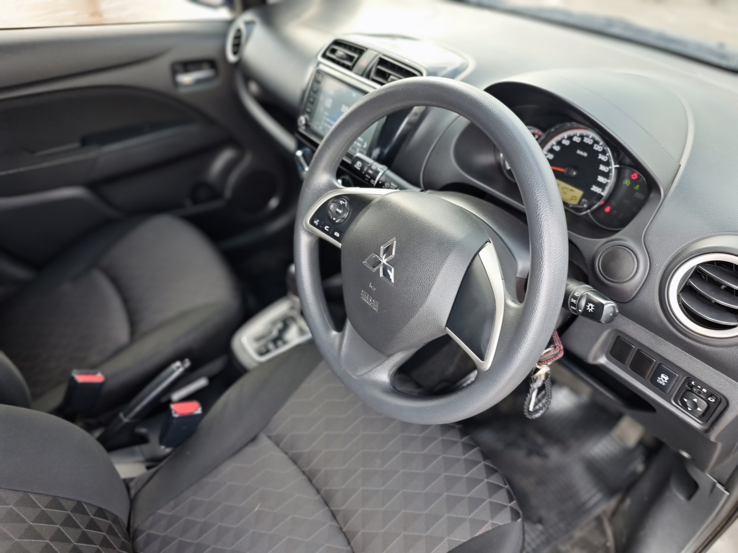 Mitsubishi Mirage 1.2 GLX Dynamic Shield Hatchback AT 2021