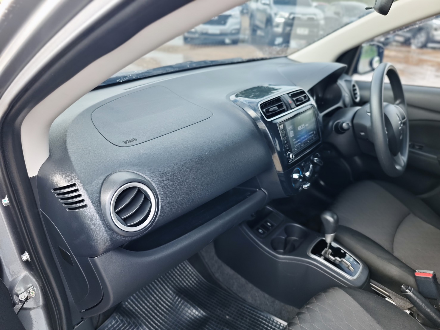 Mitsubishi Mirage 1.2 GLX Dynamic Shield Hatchback AT 2021
