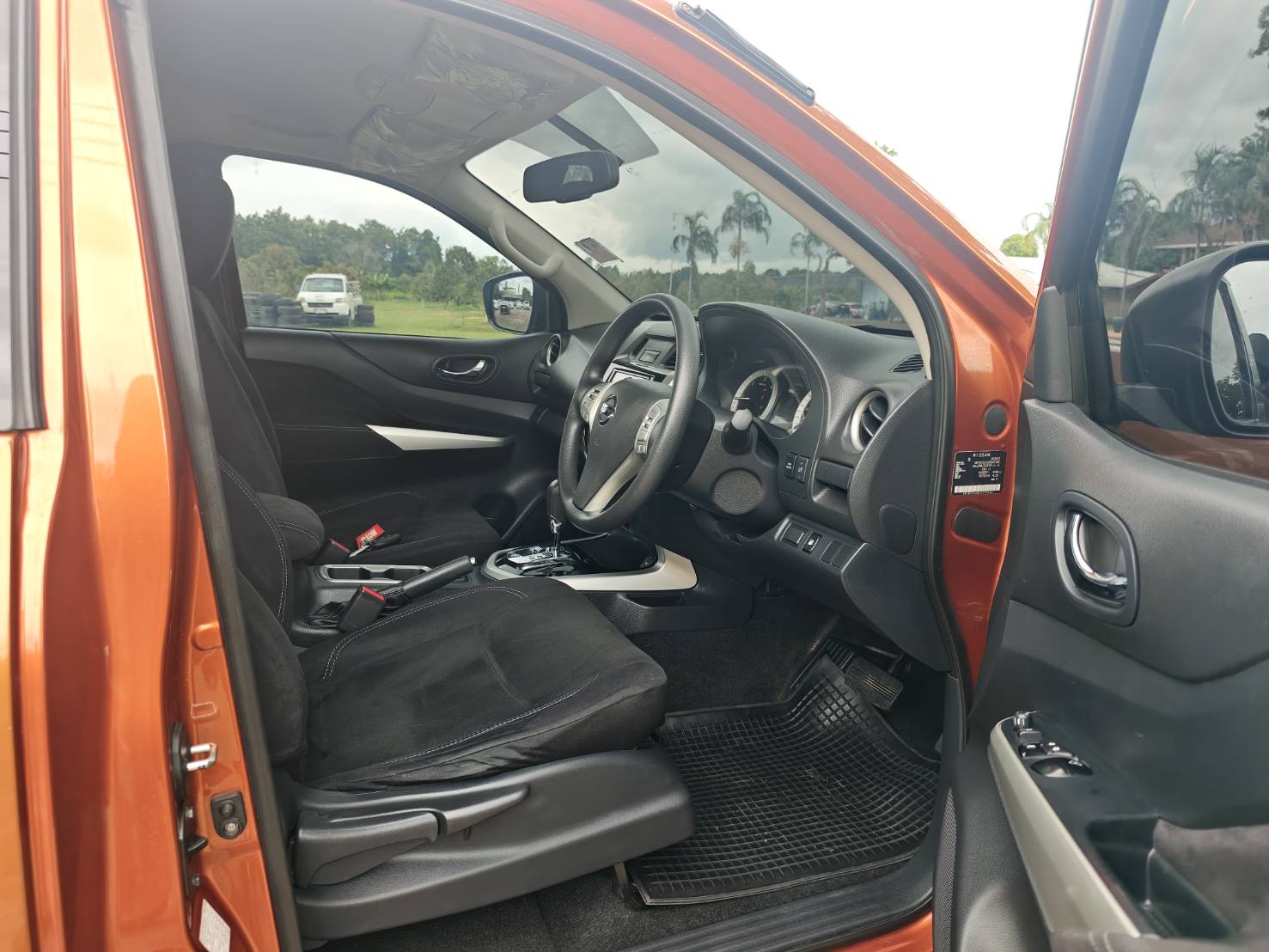Nissan NP300 Navara King Cab 2.5 V Calibre AT 2018