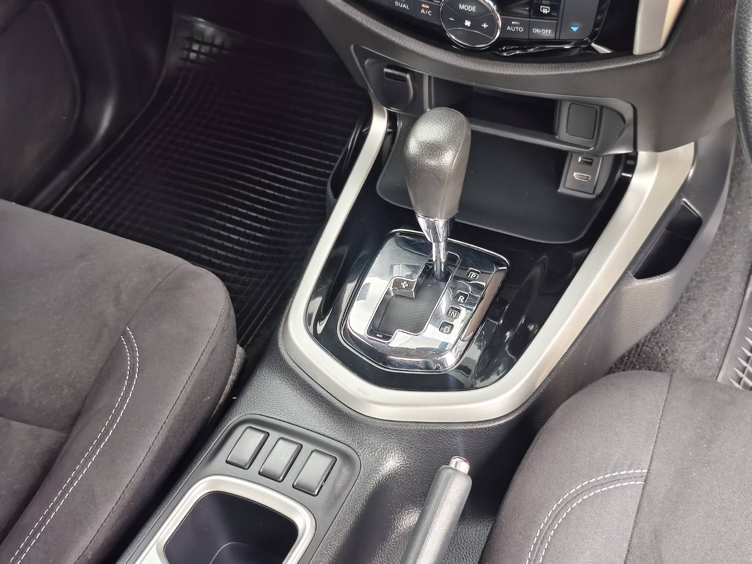 Nissan NP300 Navara King Cab 2.5 V Calibre AT 2018