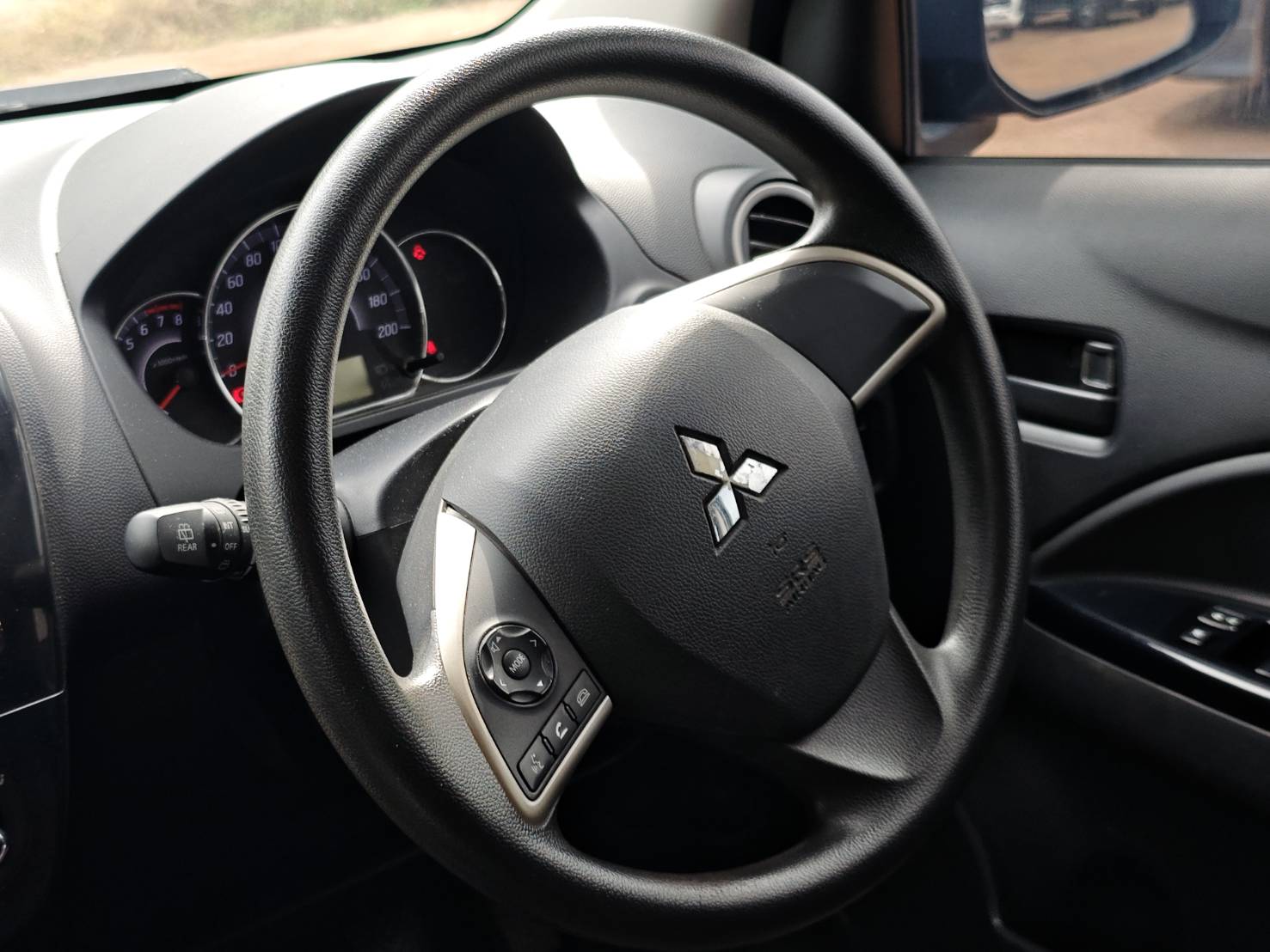 Mitsubishi Mirage 1.2 GLX Hatchback MT 2018