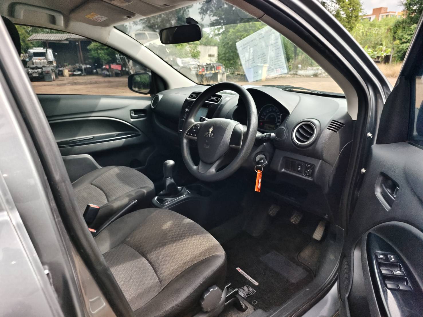 Mitsubishi Mirage 1.2 GLX Hatchback MT 2018
