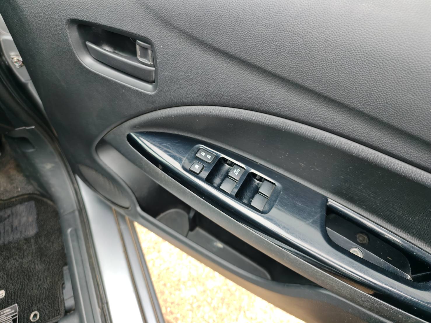 Mitsubishi Mirage 1.2 GLX Hatchback MT 2018