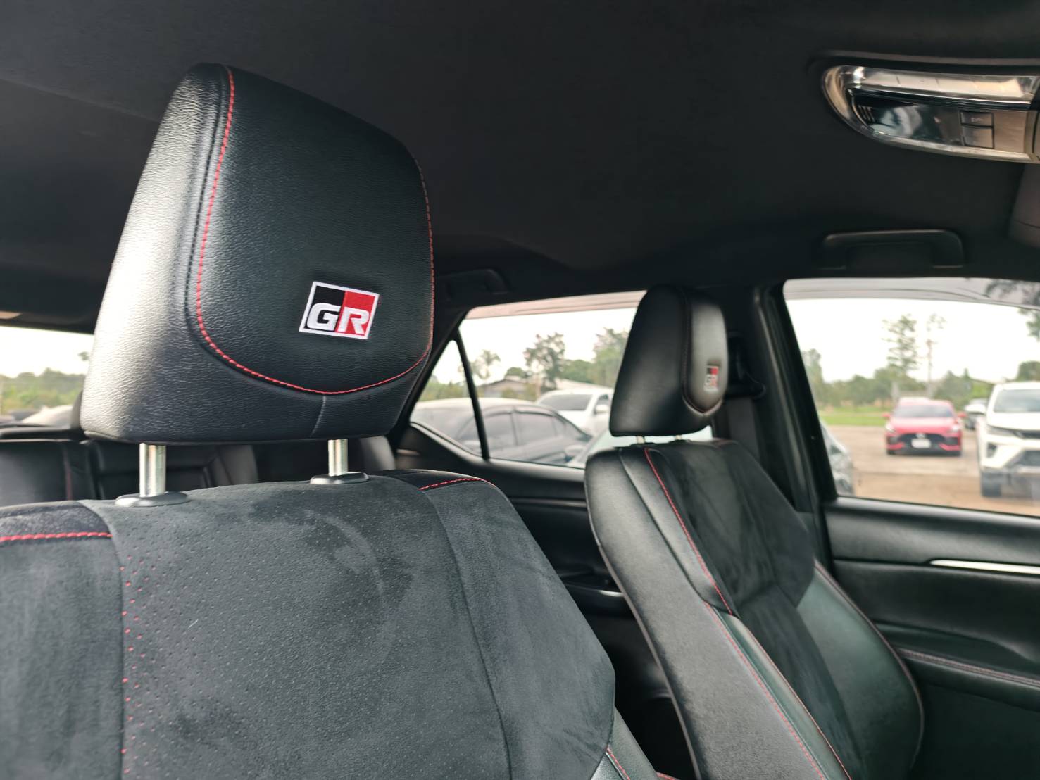 Toyota Fortuner 2.8 GR Sport SUV AT 2022