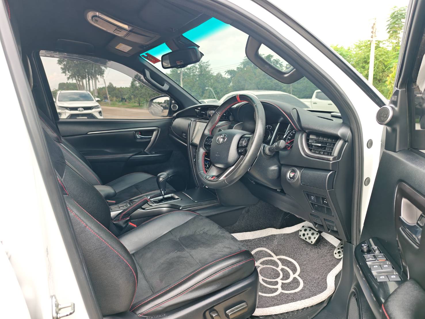 Toyota Fortuner 2.8 GR Sport SUV AT 2022