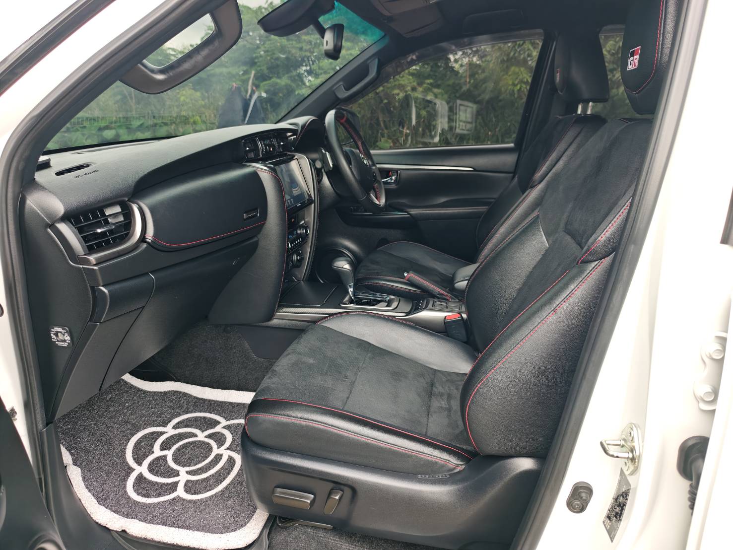 Toyota Fortuner 2.8 GR Sport SUV AT 2022