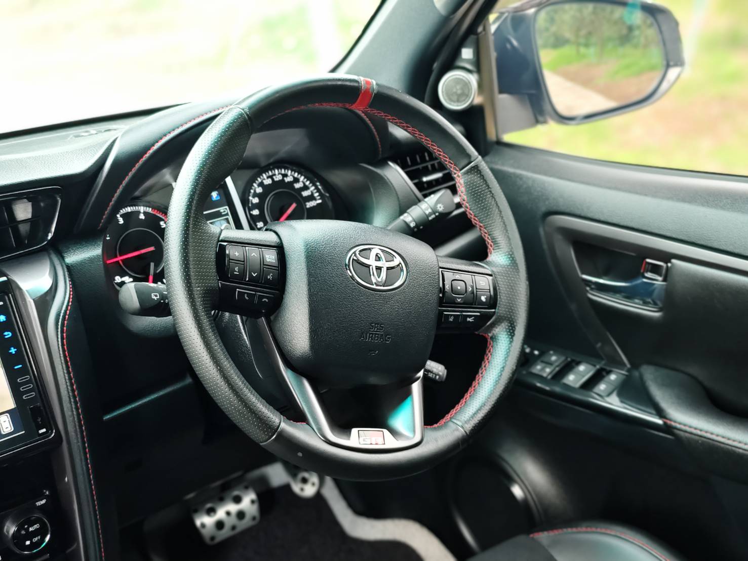 Toyota Fortuner 2.8 GR Sport SUV AT 2022