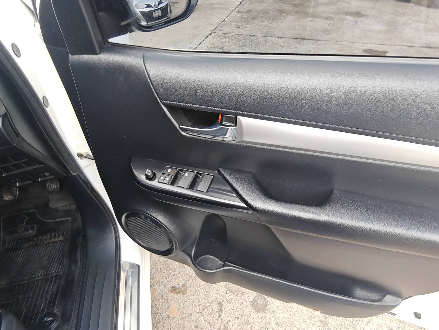 Toyota Hilux Revo Double Cab 2.4 Mid Z Edition MT 2021