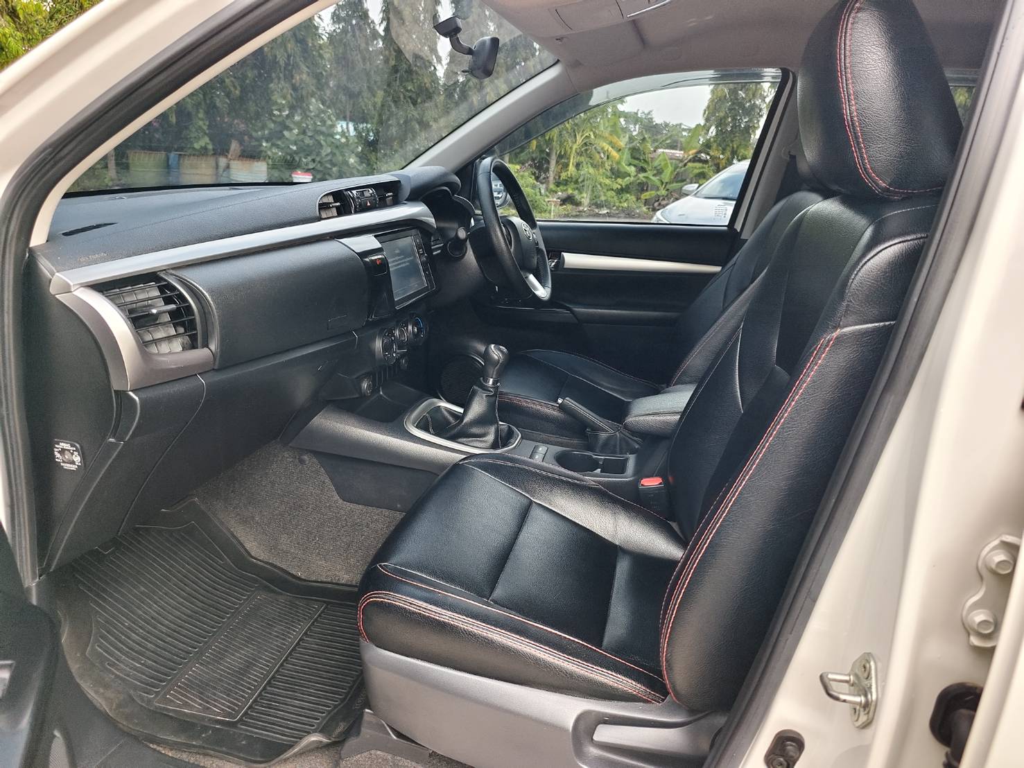Toyota Hilux Revo Double Cab 2.4 Mid Z Edition MT 2021