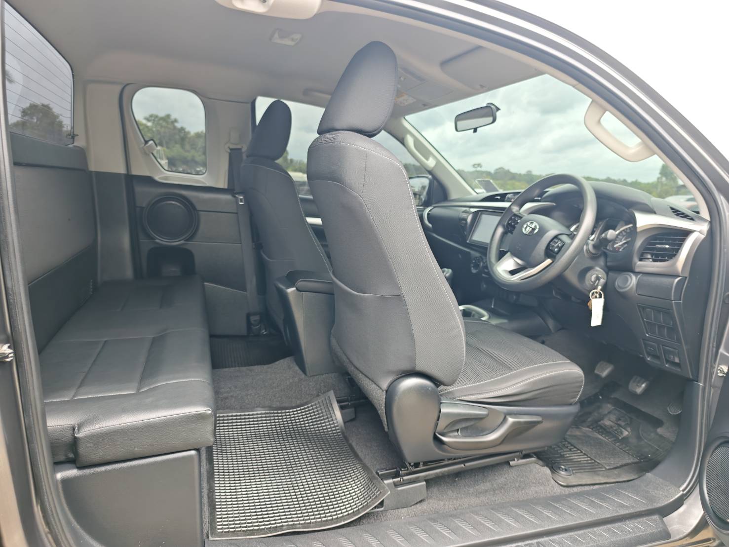 Toyota Hilux Revo Smart Cab 2.4 Entry Prerunner MT 2020